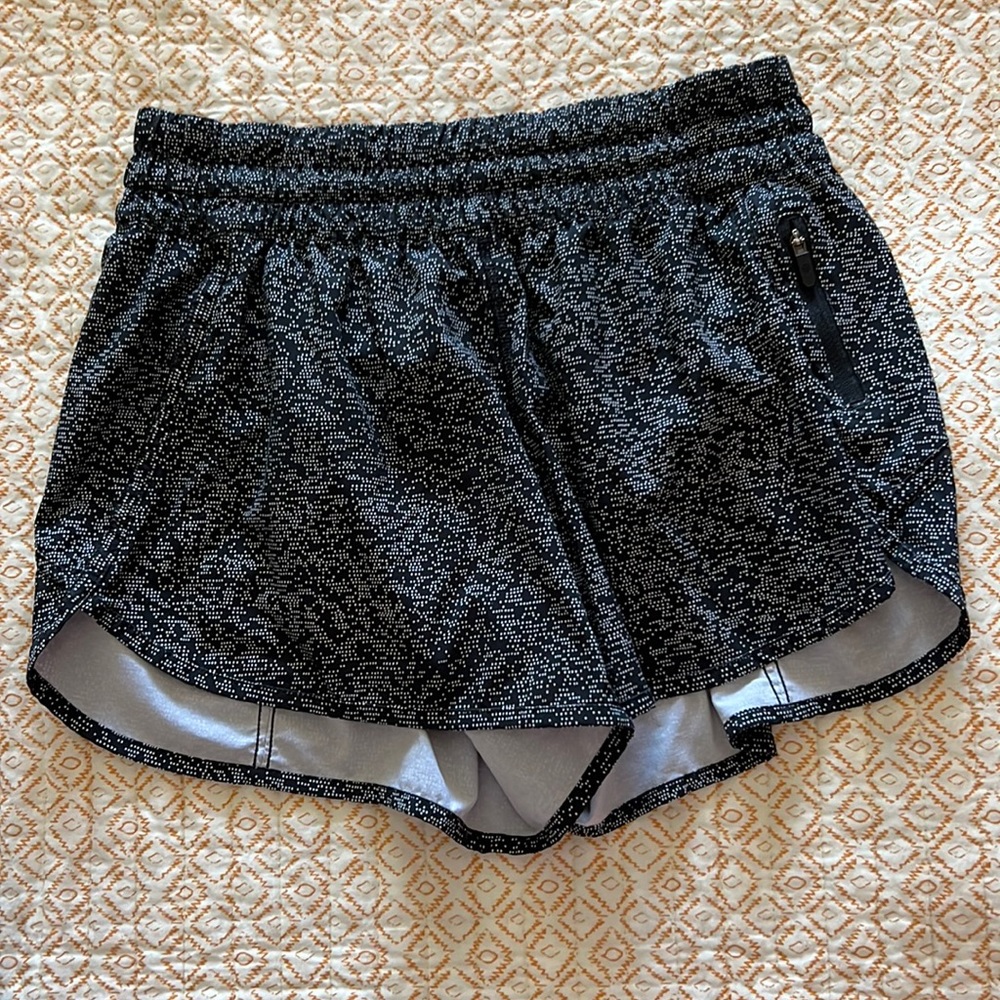 Lululemon size 10 black with white dots shorts